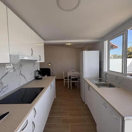 Βίλα 2 Jacuzzis,10 People,villa,nearby Beach,terrace