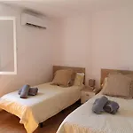 Villa 2 Jacuzzis,10 People,villa,nearby Beach,terrace