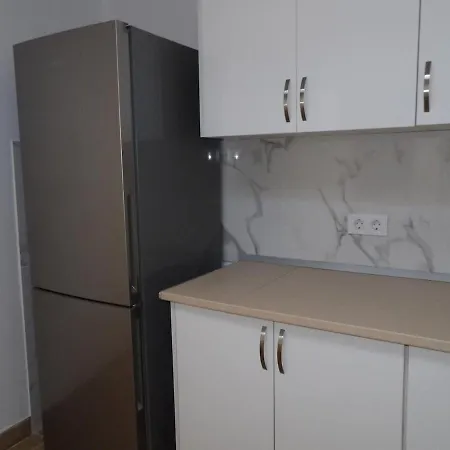 2 Jacuzzis,10 People,villa,nearby Beach,terrace וילה טרחלחו