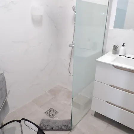 2 Jacuzzis,10 People,villa,nearby Beach,terrace