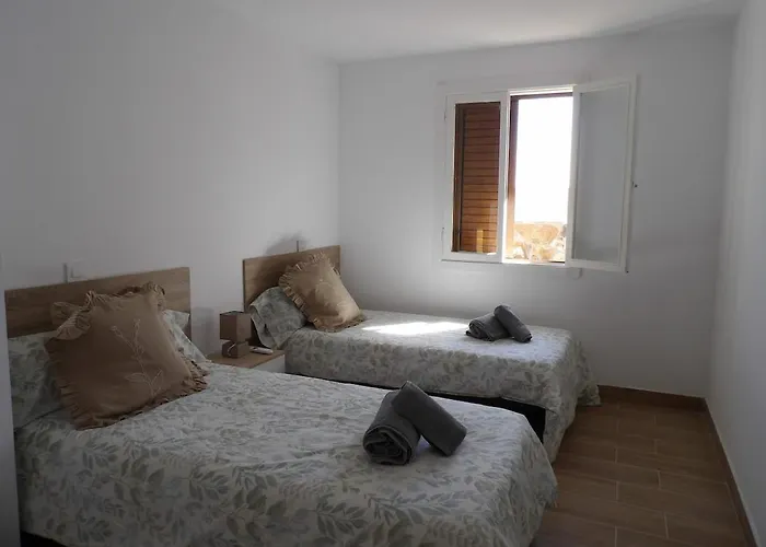 2 Jacuzzis,10 People,villa,nearby Beach,terrace וילה טרחלחו