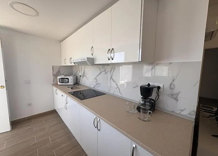 2 Jacuzzis,10 People,villa,nearby Beach,terrace טרחלחו