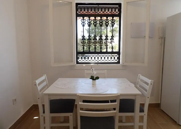 2 Jacuzzis,10 People,villa,nearby Beach,terrace טרחלחו