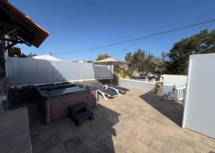 2 Jacuzzis,10 People,villa,nearby Beach,terrace וילה