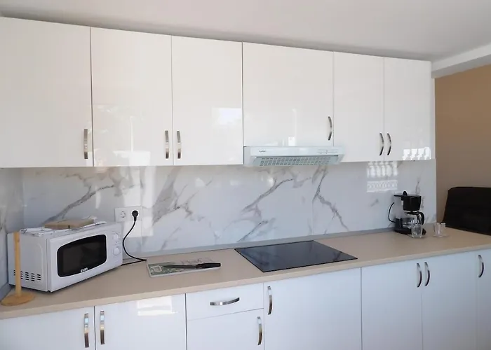 2 Jacuzzis,10 People,villa,nearby Beach,terrace וילה