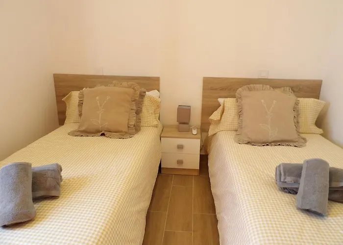 2 Jacuzzis,10 People,villa,nearby Beach,terrace וילה