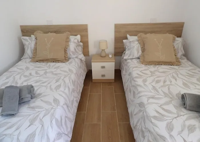 וילה 2 Jacuzzis,10 People,villa,nearby Beach,terrace טרחלחו