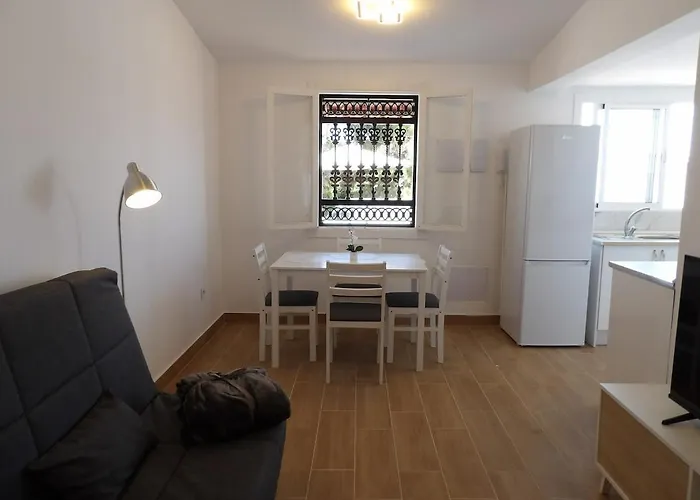 2 Jacuzzis,10 People,villa,nearby Beach,terrace וילה *